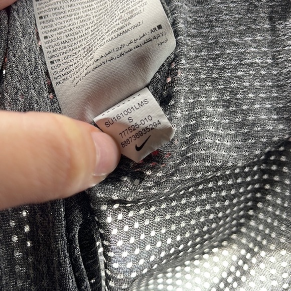 Nike Women’s Top. SZ: Small - Picture 6 of 6